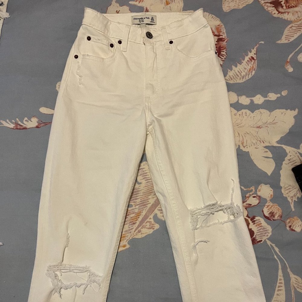 Abercrombie & Fitch Curve Love High Rise Mom Jean White, Size 23L